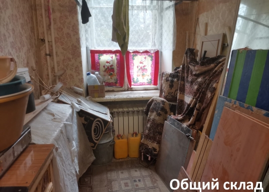 Адрес: ул. Дементьева, дом 27, Площадь комнаты: 25 м<sup>2</sup>, Площадь кухни: 8 м<sup>2</sup>, Площадь квартиры: 70 м<sup>2</sup>, Комнат в квартире: 4, Этаж: 1/3, Тип дома: Кирпичный, Район: Авиастроительный