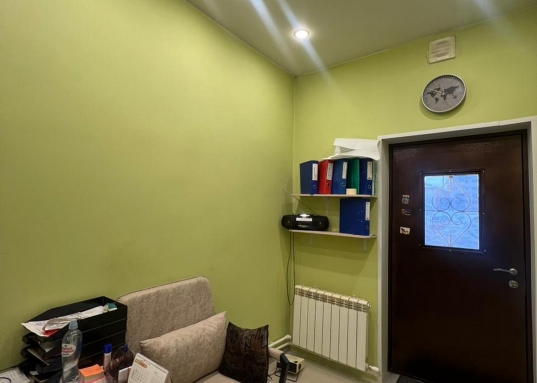 <strong>Сдается помещение свободного назначения с отдельным входом!<br /><br /></strong>Помещение расположено в Ново-Савиновском районе г. Казани по адресу Ямашева, 61.<br /><strong><br />​​​​​​​</strong>Помещение находится на 1-ом этаже жилого дома с отдельным входом. Густонаселенный жилой массив.<br />​​​​​​​ <br /><strong>Площадь 9 кв.м. Доступ 24/7.