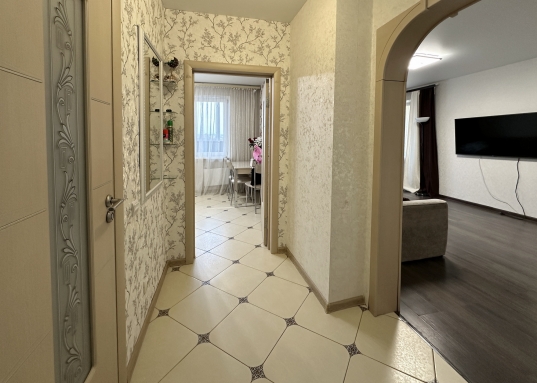 концепция <strong>ГОРОД В ГОРОДЕ: все что Вам необходимо, есть в пределах ЖК</strong>: гимназия, 2 детских сада, магазины, аптеки, танцевальные студии, детские секции и студии творчества, Кофейни SURF и Ураган-Сарай, ДОДО пицца, ресторан P.Love, грузинское и итальянское кафе.