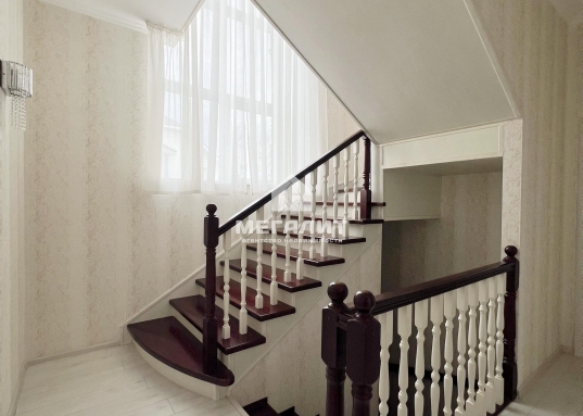 Дом с ремонтом 216 м2 в черте города!