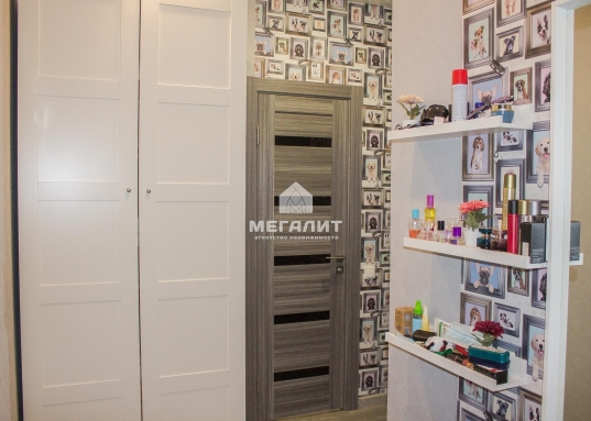 Дом расположен в экологически чистой зоне, рядом лес и озеро.