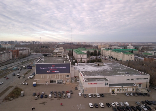 13

Торговое-офисное здание

•	Месторасположение: 1 линия по ул. Академика Арбузова
•	Высокий автомобильный трафик.