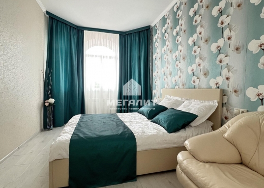 <b>Купить свой дом в окружении природы и в 10 минутах езды до центра города!</b><br /><br />Прекрасная возможность для тех, кто мечтал о своем доме в окружении природы, но при этом с городской инфраструктурой! <br />В продаже кирпичный дом 216 м2 с земельным участком площадью 6,5 соток в коттеджном поселке Плодопитомник!