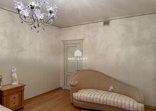 Адрес: ул. Малая Красная, дом 3, Количество комнат: 3, Общая площадь: 153.3 м<sup>2</sup>, Жилая площадь: 85 м<sup>2</sup>, Площадь кухни: 19.5 м<sup>2</sup>, Этаж: 4/5, Тип дома: Кирпичный, Район: Вахитовский