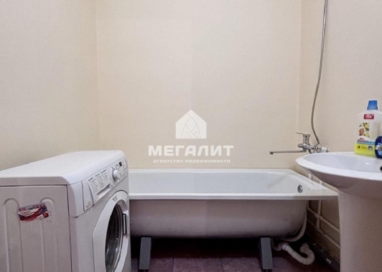 Адрес: ул. Мустая Карима, дом 3, Количество комнат: 3, Общая площадь: 86.3 м<sup>2</sup>, Жилая площадь: 45 м<sup>2</sup>, Площадь кухни: 13 м<sup>2</sup>, Этаж: 2/18, Тип дома: Кирпичный, Район: Кировский
