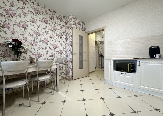 <strong>ПАРК в 3 минутах от дома</strong>, где доступны аллеи для прогулок, дорожки для пробежек, детские активности, в т.ч.