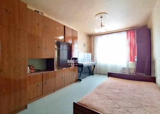 Квартира принадлежит взрослому, не пожилому  собственнику, без долгов, обременений и занижений, документы полностью готовы!</strong>           <br /><strong><br />     Трехкомнатная квартира расположена на 8 этаже, общей площадью 68,1 кв.м.,  комнаты раздельные,  большая вместительная лоджия, есть кладовка.