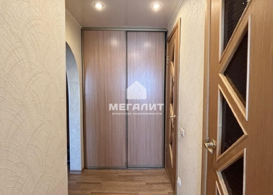 Адрес: ул. Юлиуса Фучика, дом 105, Количество комнат: 2, Общая площадь: 52 м<sup>2</sup>, Жилая площадь: 31 м<sup>2</sup>, Площадь кухни: 12 м<sup>2</sup>, Этаж: 9/9, Район: Приволжский