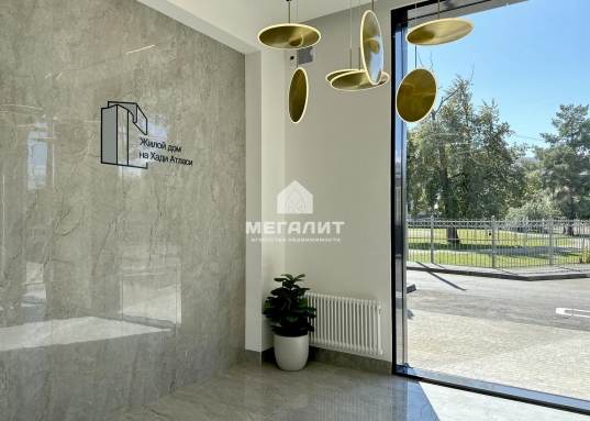 Также на первом этаже предусмотрены<strong> колясочная, велопарковка, пункт охраны</strong>.<br /><br />ЖК "Жилой дом на Хади Атласи"  - <strong>дом клубного формата</strong> всего на 69 квартир с собственным <strong>подземным паркингом</strong> (имеется несколько мест в продаже по запросу).