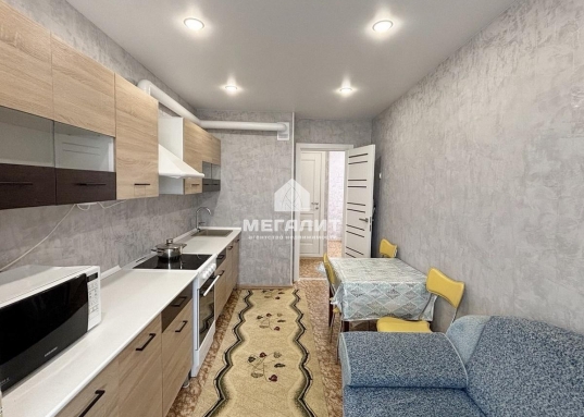 Адрес: ул. Фатыха Амирхана, дом 21, Количество комнат: 1, Общая площадь: 42 м<sup>2</sup>, Жилая площадь: 19 м<sup>2</sup>, Площадь кухни: 10 м<sup>2</sup>, Этаж: 8/10, Тип дома: Кирпичный, Район: Ново-Савиновский