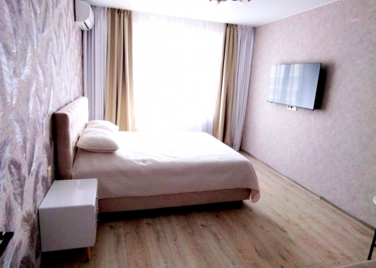 Адрес: ул. Петра Полушкина, дом 4, Количество комнат: 1, Общая площадь: 37 м<sup>2</sup>, Жилая площадь: 18 м<sup>2</sup>, Площадь кухни: 10 м<sup>2</sup>, Этаж: 6/17, Тип дома: Кирпичный, Район: Советский