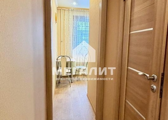 Главный плюс месторасположения - близость к станции метро "Козья слобода" , 5 мин пешком.
В квартира выполнен качественный свежий ремонт в выдержанных светлых тонах , что создает теплую атмосферу уюта.