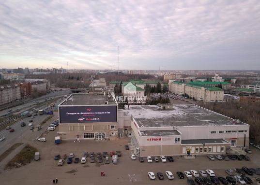 13

Торговое-офисное здание

•	Месторасположение: 1 линия по ул. Академика Арбузова
•	Высокий автомобильный трафик.