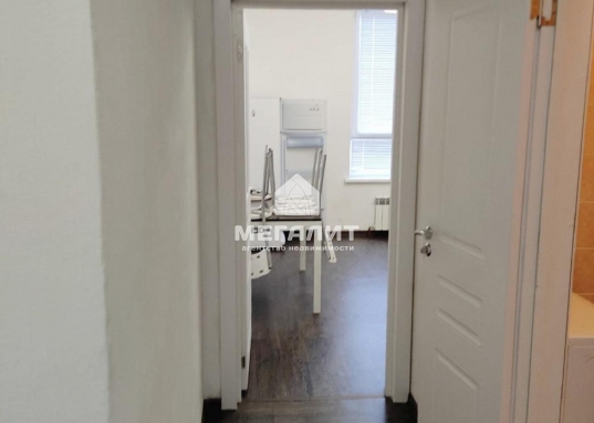 Квартира светлая, чистая, просторная, общей площадью 48 кв.м., есть вся необходимая мебель, телевидение, интернет.
