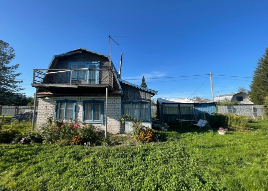 Дача около реки и в окружении соснового леса!