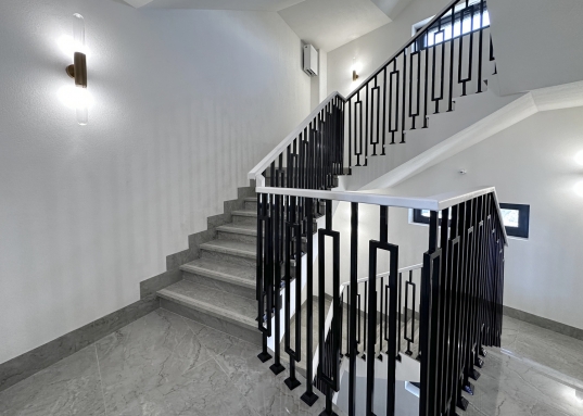 Изюминка данной студии - панорамное окно, благодаря которому Вы можете встречать рассвет и провожать закат, любуясь видами центра Казани.