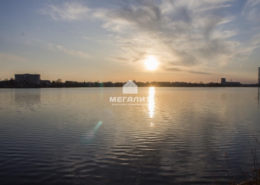 На продажу представлены 2 комнаты в 3-х комнатной коммунальной квартире в 10 минутах езды от центра Казани.