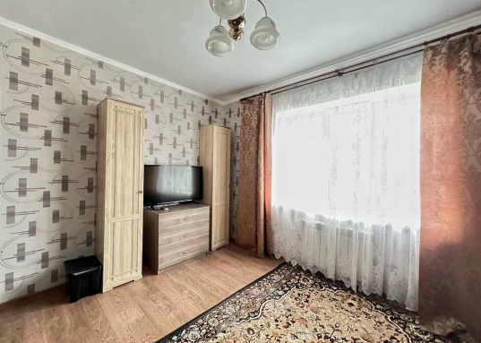 Шикарные места для рыбалки, рядом лес, красивые виды природы.<br /><br /><strong><em>О доме:</em></strong><br />* Кирпичный дом 2014 года постройки<br />* 2 этажа<br />* На 1 этаже кухня, гостиная, спальная комната, на 2 этаже 3 спальни<br />* Сан.узлы на 1-ом и 2-ом этажах<br />* Приятный ремонт в светлых тонах<br />* Скважина<br />* Канализация септик 2 кольца<br />* Газ и электроэнергия-прямые договора.<br /><br /><strong><em>Об участке:</em></strong><br /> * Участок правильной формы 11 соток<br /> * Забор по всему периметру, откатные ворота, заезд с двух сторон.<br /> * Капитальный гараж с мастерской <br /> * Баня<br /> * Парник<br /> * Ухоженный плодоносящий сад, высокие ели и стройные туи создают атмосферу уюта и гармонии.<br />* Асфальтированная дорога до участка, зимой дороги чистят вовремя.<br /><br /><strong> Удобное местоположение:<br /></strong>Всего 50 минут на автомобиле и вы уже в центре города!