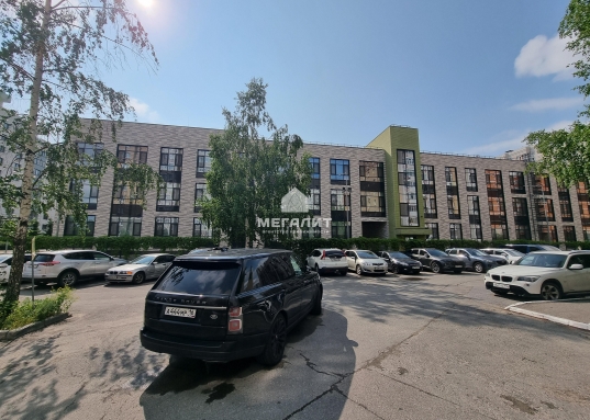 Сдается в первый раз!!!<br /><br />Кирпичный дом, чистый подьезд, видеодомофон.<br />​​​​​​​Современная территория, видеонаблюдение, детская и спортиная площадки.