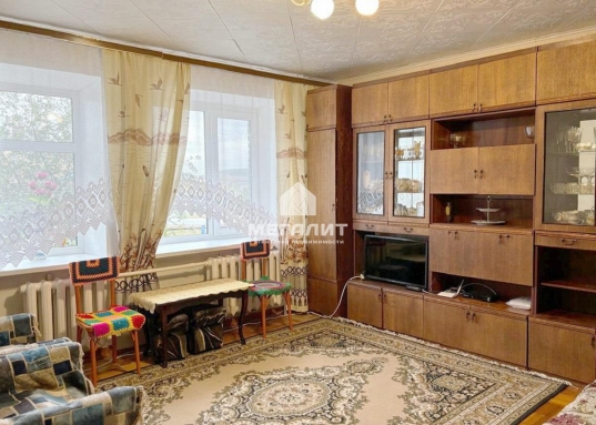 От Казани 30 км.<br /><br />В Ленино-Кокушкино есть <strong>школа, детский сад, магазины</strong>, и т.д., курсирует<strong> рейсовый автобус.</strong><br /><br />1 взрослый собственник.<br /><strong>Документы готовы.</strong> Торг реальному покупателю. <strong>Звоните,</strong> ответим на все интересующие вопросы и <strong>покажем в любое удобное для Вас время</strong>. <br />Рядом Пестрецы, Новое Шигалеево, Кулаево, Богородское, Гильдеево.<br /><br /><strong>Примем в оплату Вашу недвижимость.