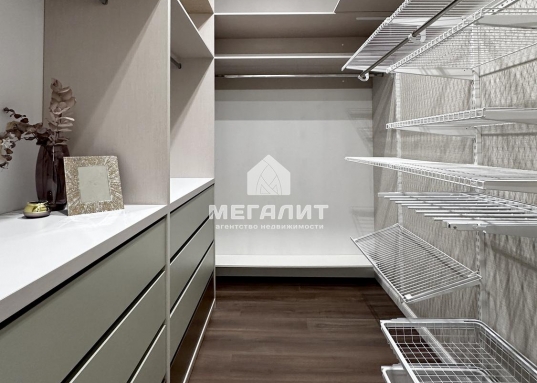 Собственная управляющая компания, консьерж сервис, рум сервис.