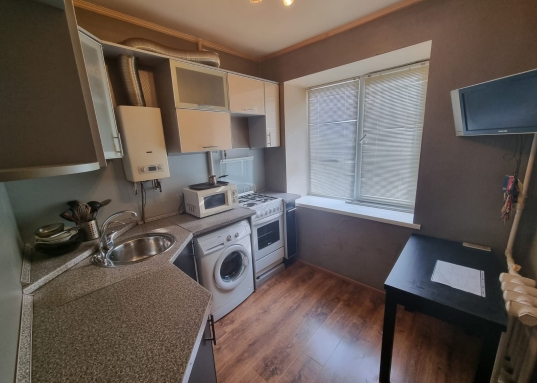 Сдается впервые, на длительный срок, коммунальные платежи оплачиваются отдельно.