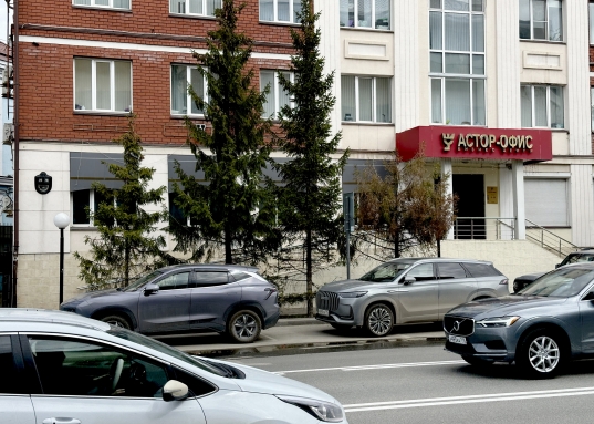 Сдаю в долгосрочную аренду готовое помещение под ресторан, кафе, караоке, шоурум, магазин, салон красоты и т.д.<br /><br />Помещение площадью 146,2 кв.м. расположено на 1-ом этаже бизнес-центра "Астор-Офис", находящегося в Вахитовском районе г. Казани по адресу ул. Островского, д. 79.<br />5 минут до ст.