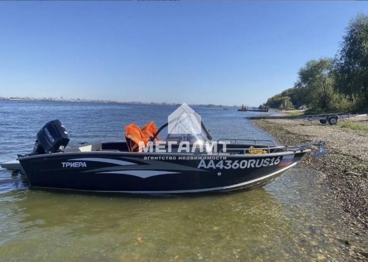 Организован спуск на воду для катера.<br />В 100 метрах от дома благоустроен родник с вкуснейшей водой, сразу за которым можно прогуляться по лесу.<br /><br /><br /><span style="text-decoration:underline;"><strong>Юридические аспекты:</strong></span><br /><br />Единственный собственник, без залогов и обременений.<br />Все документ готовы для сделки, а дом - для новоселья!<br />​​​​​​​Возможен обмен, торг.<br /><br />​​​​​<br /><br /><em>Приобретая этот дом, Вы приобретаете не просто стены - Вы получаете стиль жизни, наполненный умиротворением, гармонией и счастливым временем, проведенным с близкими людьми.</em><br /><br />Рядом находятся: Верхний Услон, Нижний Услон, Ключищи, Печищи, Моркваши, Октябрьский, Никольское<br /><br /><p><strong>С уважением, ваш гид в мире недвижимости, Шахимарданова Гузель.</strong></p><p><strong>АН «МЕГАЛИТ» основано в 2004 году.