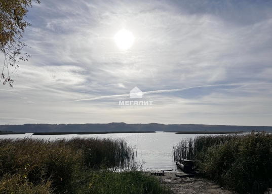 Живописная набережная Волги и ухоженные сосновые тропы — это ваш личный променад для утренних пробежек, прогулок с коляской или фотосессий на закате.