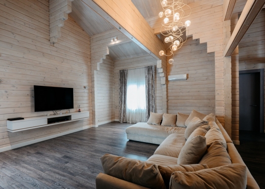 Роскошный дом на берегу Волги