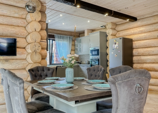 Банный комплекс и терраса с барбекю 63,4 кв.м.<br /><br /><strong><em><span style="text-decoration:underline;">Дом 1-й этаж:</span></em></strong><br />- светлая гостиная 33 кв.м с панорамными окнами и настоящим дровяным камином<br />- просторная кухня-столовая 40 кв.м с выходом на летнюю террасу с видом на лес<br />- спальная комната 19 кв.м<br />- санузел 5,7 кв.м<br />- хозяйственный блок, подгреб для хранения консерванции<br />- котельная со всеми коммуникациями<br />- лестница на 2-й этаж – массив дуба<br />- двери – массив сосны<br />- полы – керамогранит в системе "теплый пол"<br />- погреб<br /><br /><span style="text-decoration:underline;"><em><strong>Дом 2-й этаж:</strong></em></span><br />- мастер-спальня 30 кв.м с панорамными окнами, с выходом на балкон, со своим санузлом 7,8 кв.м с мансардным окном<br />- 2 детские спальни по 18 кв.м, одна из которых с балконом<br />- детская игровая комната 21 кв.м с мансардным окном<br />- дополнительный санузел 7,4 кв.м<br />- 2 гардеробные комнаты<br /><br /><span style="text-decoration:underline;"><strong><em>Банный комплекс:</em></strong></span><br />- парная и душевая<br />- комната отдыха<br />- санузел<br />- гостевая комната на мансардном этаже<br />- полы – керамогранит в системе «теплый пол»<br />Рядом терраса с барбекю.