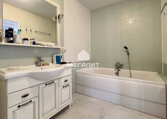 Дом с ремонтом 216 м2 в черте города!