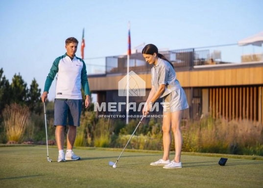 Марина построена совсем недавно, оснащена новейшим оборудованием и готова принять суда длиной до 100 футов с осадкой до 4 метров.