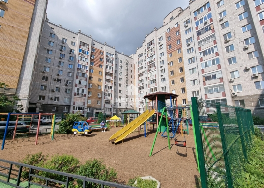 Адрес: ул. Абсалямова, дом 13, Количество комнат: 1, Общая площадь: 62 м<sup>2</sup>, Жилая площадь: 24 м<sup>2</sup>, Площадь кухни: 17 м<sup>2</sup>, Этаж: 4/10, Тип дома: Кирпичный, Район: Ново-Савиновский