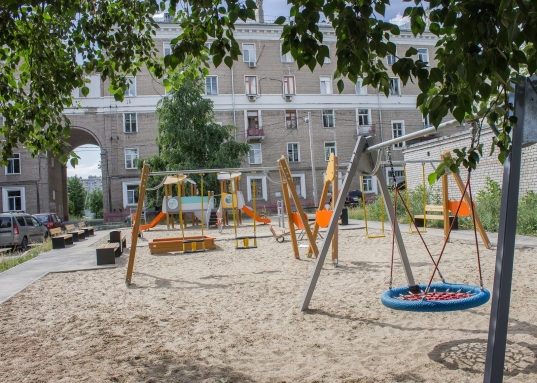 Продается 3-х комнатная квартира на 3-м этаже 5-ти этажного кирпичного дома по ул. Челюскина 2/Тимирязева 10 Авиастроительного района рядом с метро станция "Авиастроительная".