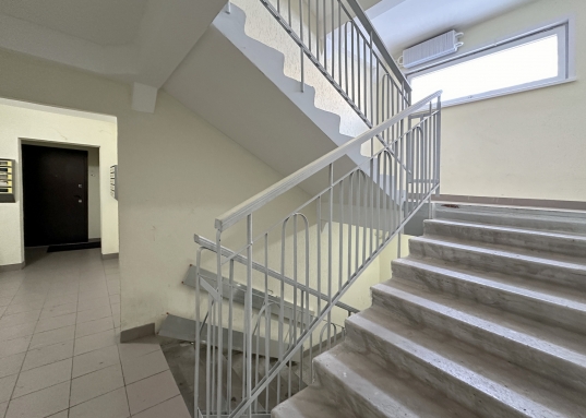 Адрес: ул. Октябрьская, дом 34, Количество комнат: 1, Общая площадь: 32.7 м<sup>2</sup>, Жилая площадь: 18 м<sup>2</sup>, Площадь кухни: 9 м<sup>2</sup>, Этаж: 4/10, Тип дома: Кирпичный