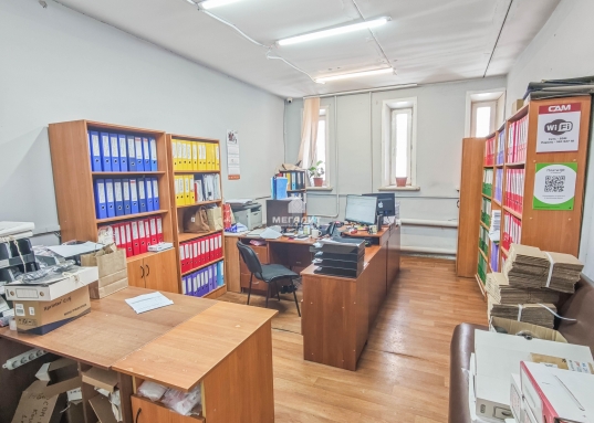 Офис и склад на 1м этаже.