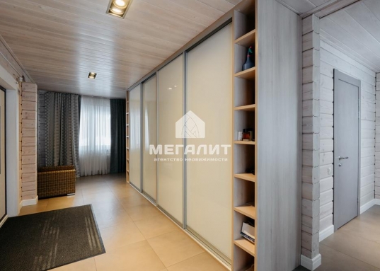 Роскошный дом на берегу Волги