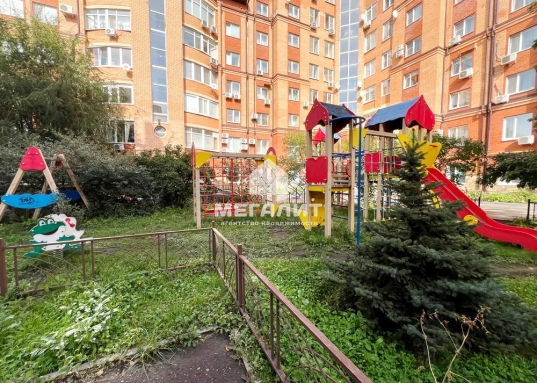 Такая перспектива превращает повседневность в череду вдохновляющих моментов, где каждый уголок города становится частью личного пейзажа.