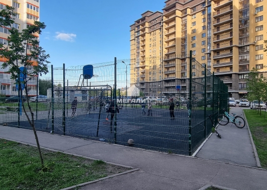 Удобная гардеробная 3,4 кв.м.<br /><br />ОТЛИЧНОЕ РАСПОЛОЖЕНИЕ ДОМА!<br /><br />Транспортная доступность как на машине так и на общественном транспорте.
