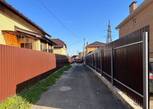 В 20 - минутной шаговой доступности находится вся инфраструктура города: 3 детских сада, школа - лицей, поликлиники, магазины, объекты социального назначения.<br />​​​​​​​<br />Звоните, покажем в удобное для Вас время.<br />​​​​​​​<br /><strong>С уважением, ваш гид в мире недвижимости, Эльмира Шайдуллина.</strong><br /><strong><strong>АН «МЕГАЛИТ» основано в 2004 году.
