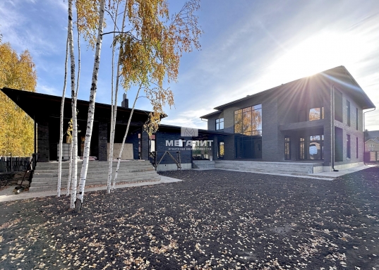 Он обладает всей инфраструктурой для статусной жизни.<br />п.