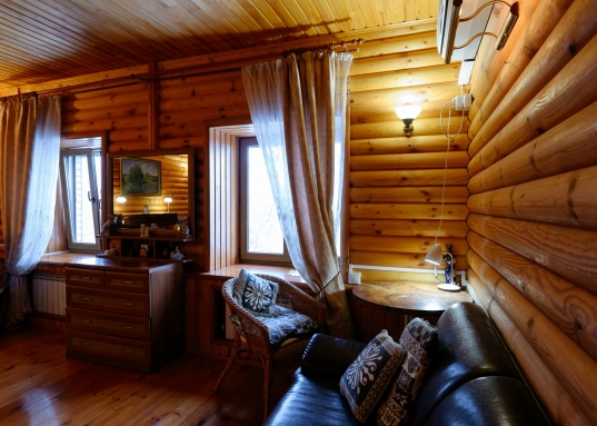 Все документ готовы для сделки, а дом - для новоселья!<br />​​​​​​​Возможен обмен, торг.<br /><br />​​​​​<br /><br /><em>Приобретая этот дом, Вы приобретаете не просто стены - Вы получаете стиль жизни, наполненный умиротворением, гармонией и счастливым временем, проведенным с близкими людьми.</em><br /><br />Рядом находятся: Верхний Услон, Нижний Услон, Ключищи, Печищи, Моркваши, Октябрьский, Никольское<br /><br /><p><strong>С уважением, ваш гид в мире недвижимости, Шахимарданова Гузель.</strong></p><p><strong>АН «МЕГАЛИТ» основано в 2004 году.