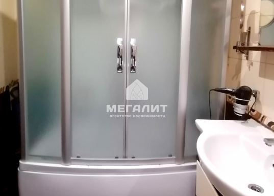 <strong>    Предлагаю купить трехкомнатную квартиру в 800 метрах от станции метро «Суконная Слобода» Вахитовского района города Казани, по ул. Вишневского, д.53/2.</strong><br /><br />Просторная трехкомнатная квартира, расположенная в центре города Казани.
