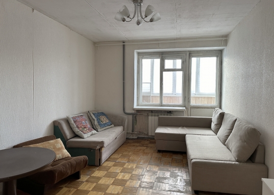 метро "Площадь Тукая"</strong> в ближайшей пешей доступности) до сетевых продуктовых магазинов,<strong> детских садов и школ</strong>.<br /><br /><span style="text-decoration:underline;">О КВАРТИРЕ:</span><br />этаж: 3<br />общая площадь: 46,8 по ЕГРН<br />комнаты: изолированные<br />количество комнат: 2<br />санузел: раздельный<br />лоджия: пластиковые стеклопакеты, обшита рейкой<br /><br /><span style="text-decoration:underline;">О ДОМЕ:</span><br />год постройки: 1981<br />материал стен: кирпич<br />после капитального ремонта<br />придомовая территория: шлагбаум, во дворе благоустроены парковка и детская площадка<br /><br /><span style="text-decoration:underline;">ЮРИДИЧЕСКИЕ АСПЕКТЫ:</span><br />2 взрослых собственника, без залогов, занижений и обременений!