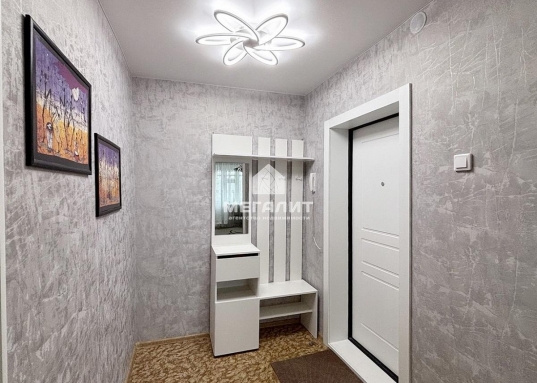 <br /><strong>Снять квартиру с ремонтом и мебелью рядом со школой Адымнар!</strong><br /><br />На длительный срок сдается 1- комнатная квартира, с ремонтом и  со всей необходимой <strong>мебелью и техникой</strong>.<br />Квартира расположена в самом центре Ново-Савиновского районе, по улице<strong> Амирхана дом 21</strong>.