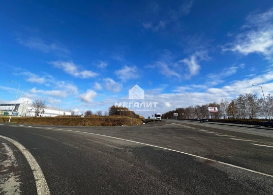 Ровный рельеф, прямоугольная форма.