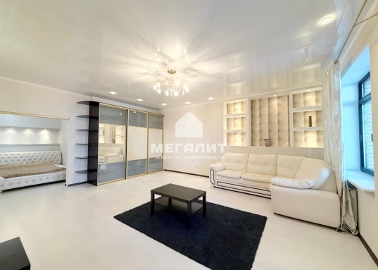 Адрес: ул. Толстого, дом 14А, Количество комнат: 1, Общая площадь: 75.9 м<sup>2</sup>, Жилая площадь: 35 м<sup>2</sup>, Площадь кухни: 15.9 м<sup>2</sup>, Этаж: 6/20, Тип дома: Кирпичный