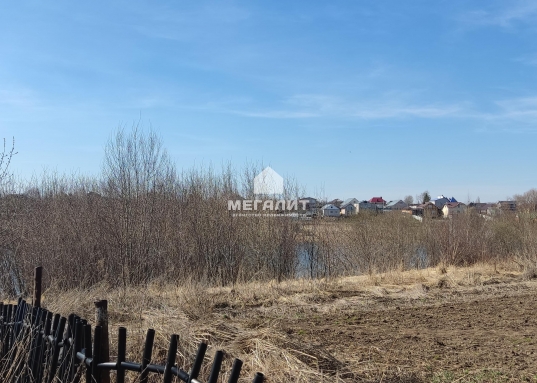 Осиново, Зеленодольский район).<br /><br />Площадь участка 14,9 соток, размеры примерно 30х50 м. Газ и электричество проходят рядом с участком. Вокруг жилые дома.