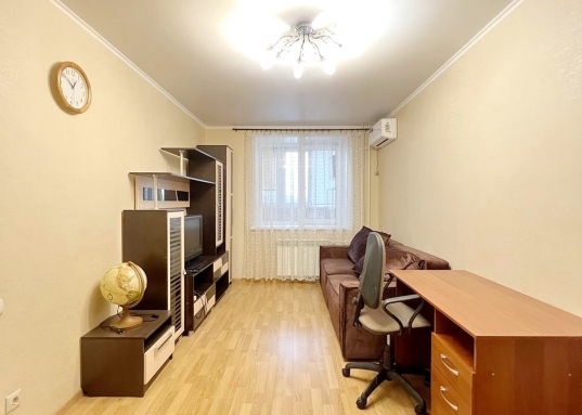 Предлагаем снять замечательную квартиру в центре города по адресу: ул. Спартаковская, дом 165, расположенную в новом доме на 3 этаже.